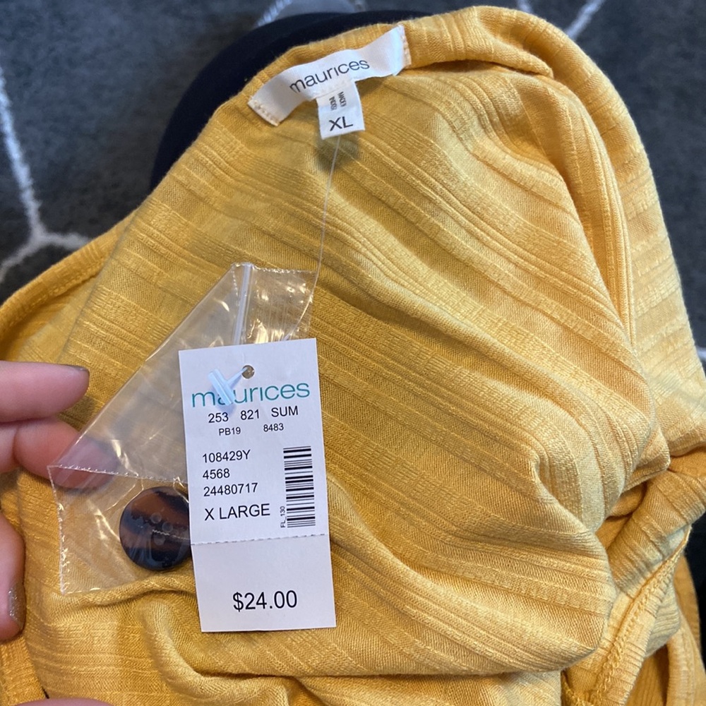 NWT tank with big buttons - Picture 2 of 5